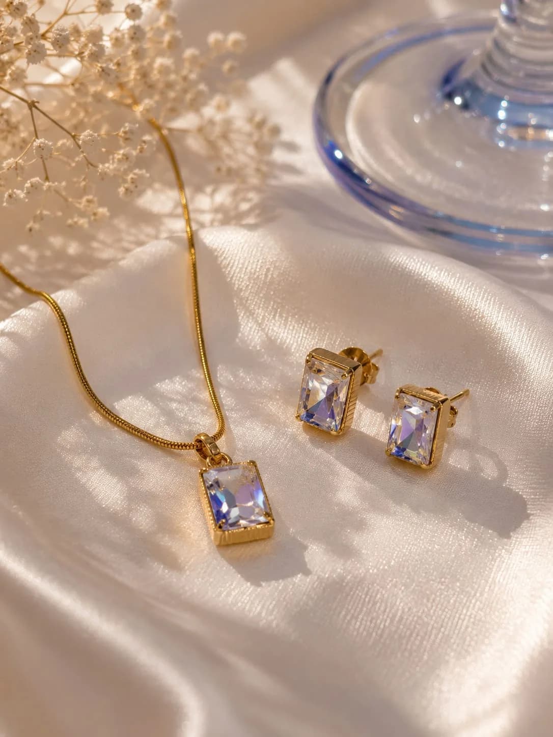 Crystal glow pendant set