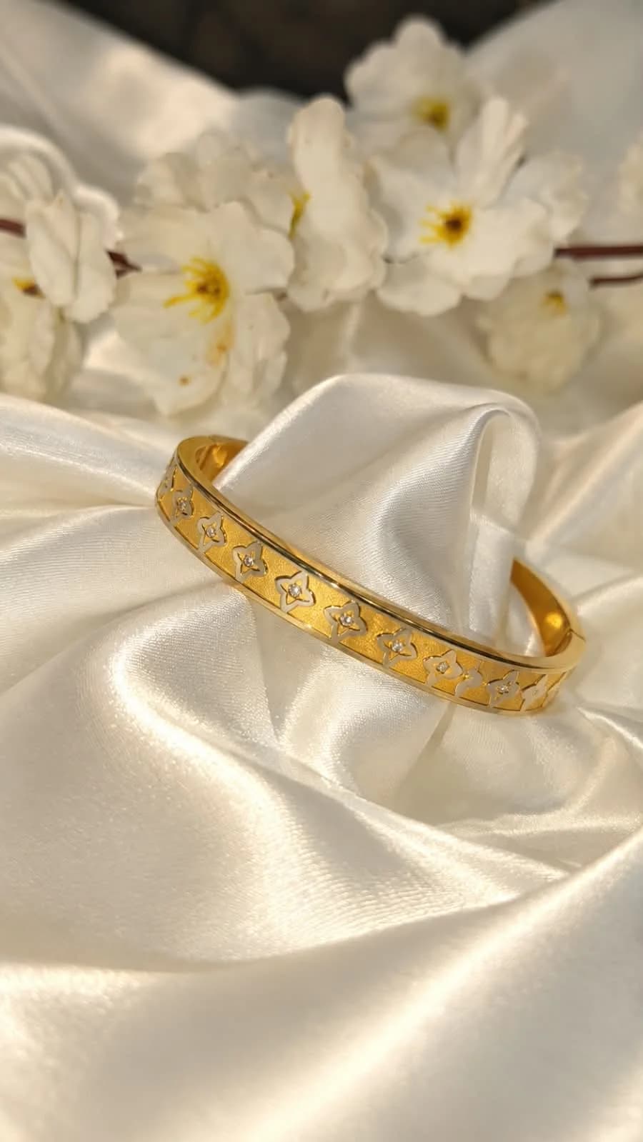 Dual-Tone Luxe Floral Bracelet